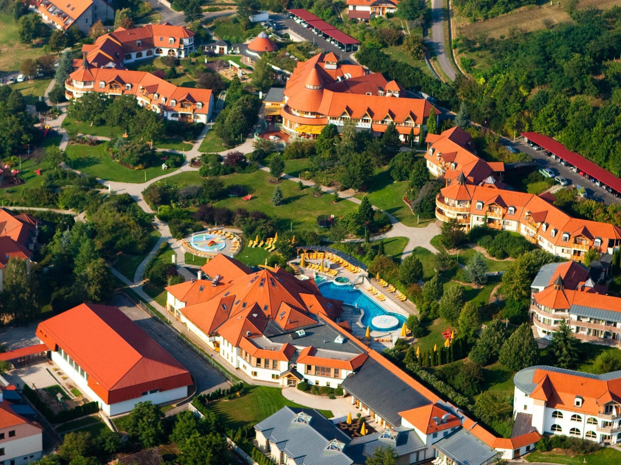 Kolping Holiday Resort Hévíz 外观 照片